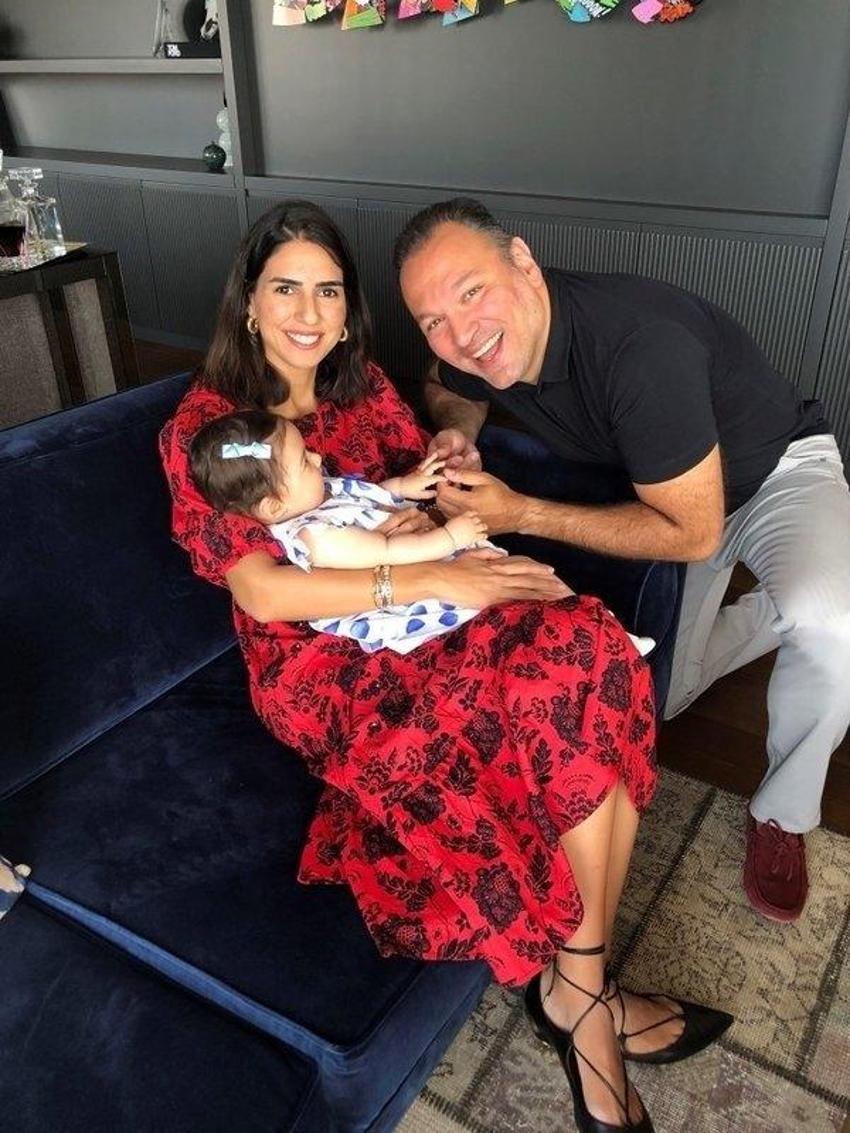 Ali Sunal ile eşi Nazlı Kurbanzade evlilik yıldönümlerini Paris'te kutladılar!