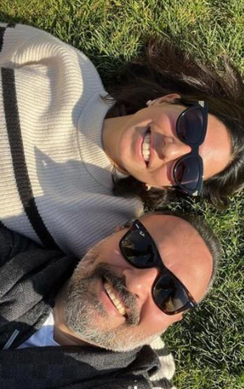 Ali Sunal ile eşi Nazlı Kurbanzade evlilik yıldönümlerini Paris'te kutladılar!