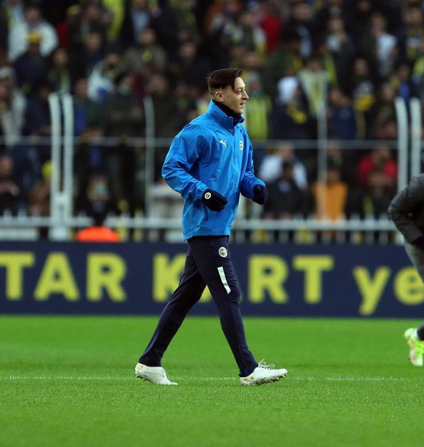 Mesut Özil gemileri yaktı! Canlı yayında duyurdu "Adamı bitirmek için her şeyi yaptı"