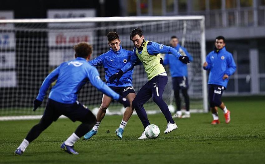 Mesut Özil gemileri yaktı! Canlı yayında duyurdu "Adamı bitirmek için her şeyi yaptı"