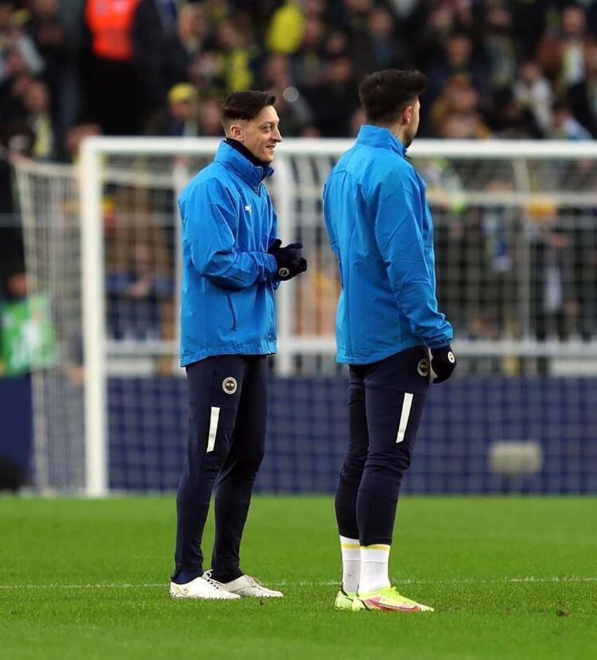 Mesut Özil gemileri yaktı! Canlı yayında duyurdu "Adamı bitirmek için her şeyi yaptı"