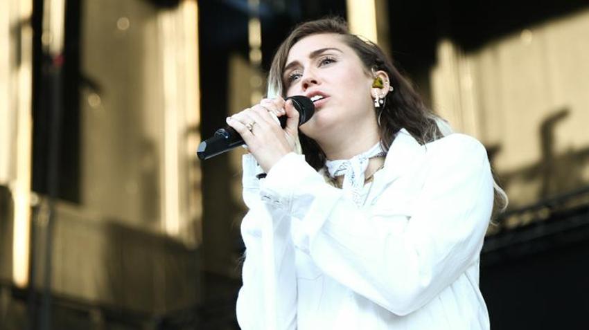 Miley Cyrus’un korku dolu anları! Özel jetine yıldırım çarptı...