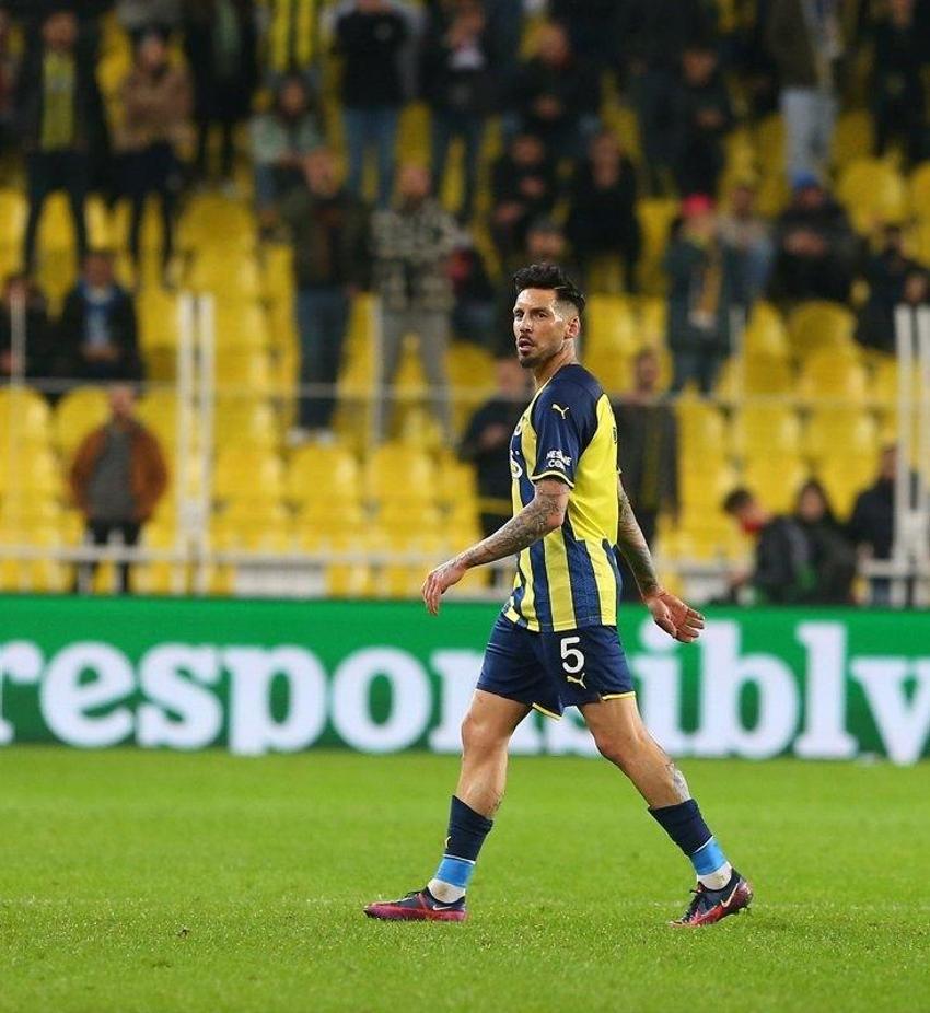 Fenerbahçe'de yıldız oyuncu sessiz sedasız kadro dışı bırakıldı! Taraftarları şoke etti