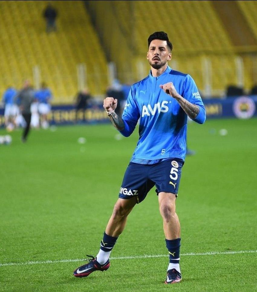 Fenerbahçe'de yıldız oyuncu sessiz sedasız kadro dışı bırakıldı! Taraftarları şoke etti