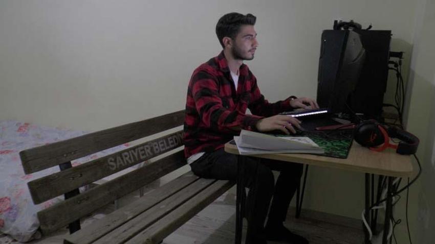 Belediyenin bankı öğrenci evinden çıktı! ‘Head shot’ uyarısına bomba cevap geldi  