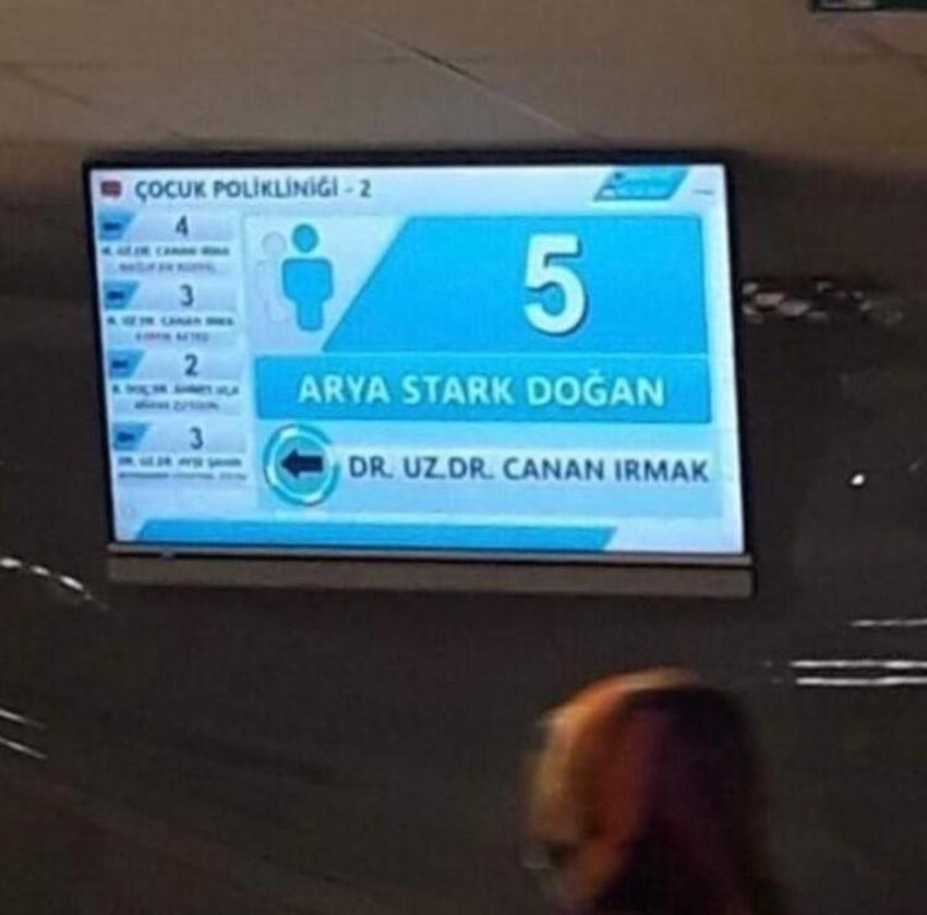 Belediyenin bankı öğrenci evinden çıktı! ‘Head shot’ uyarısına bomba cevap geldi  