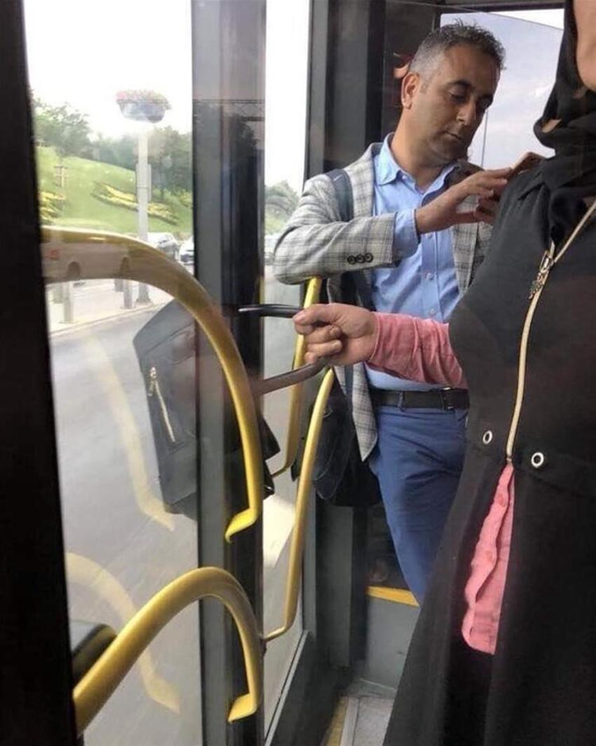 Belediyenin bankı öğrenci evinden çıktı! ‘Head shot’ uyarısına bomba cevap geldi  