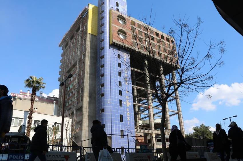 Dünyanın en saçma binasının yüzde otuzu yıkıldı