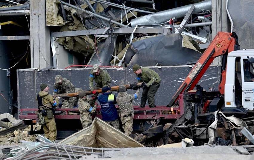 Ukrayna - Rusya savaşında son dakika haberleri... Zelenskiy NATO Zirvesi'nde konuştu: Bu sabah bizi fosfor bombalarıyla vurdular