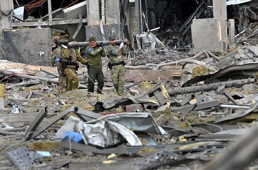 Ukrayna - Rusya savaşında son dakika haberleri... Zelenskiy NATO Zirvesi'nde konuştu: Bu sabah bizi fosfor bombalarıyla vurdular