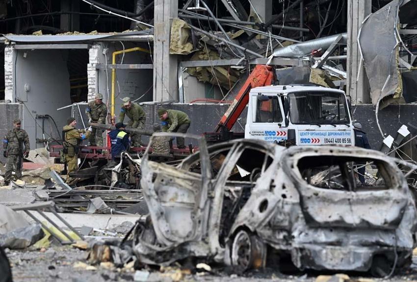Ukrayna - Rusya savaşında son dakika haberleri... Zelenskiy NATO Zirvesi'nde konuştu: Bu sabah bizi fosfor bombalarıyla vurdular