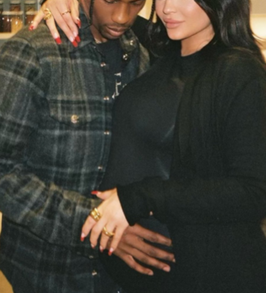 Kylie Jenner dalga konusu olunca oğlunun ismini değiştirdi!