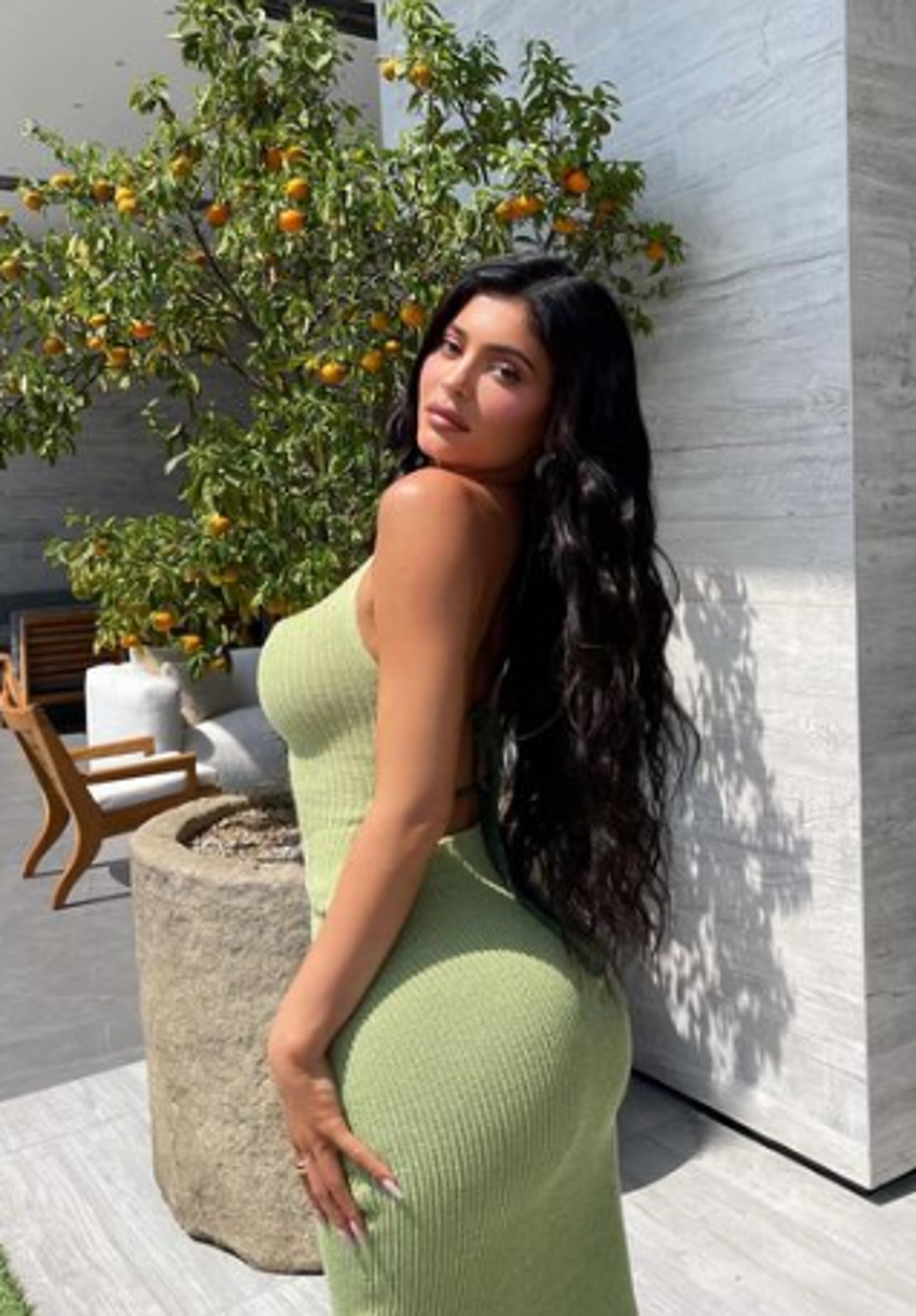 Kylie Jenner dalga konusu olunca oğlunun ismini değiştirdi!
