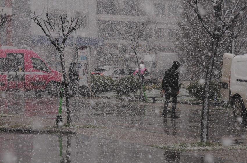 Son dakika kar yağışı ve yağmur açıklaması! Meteoroloji tarih vererek duyurdu! Kuvvetli geliyor, çok sayıda ilde...