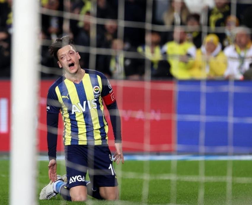 Fenerbahçe'de son dakika Mesut Özil gelişmesi! Ali Koç'un mail kutusundan Kosovalı yıldız çıktı