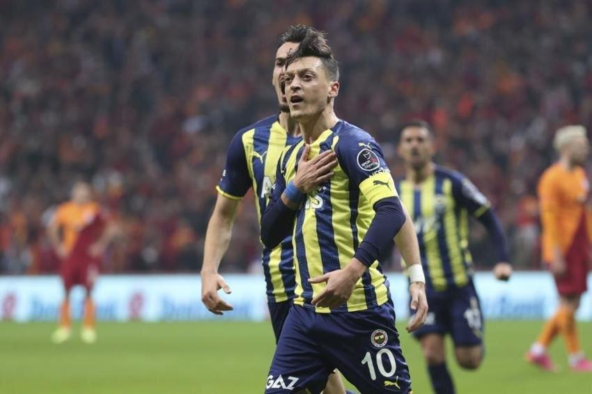 Fenerbahçe'de son dakika Mesut Özil gelişmesi! Ali Koç'un mail kutusundan Kosovalı yıldız çıktı
