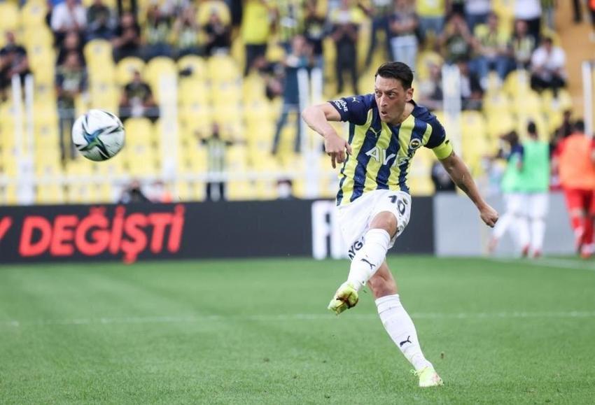 Fenerbahçe'de son dakika Mesut Özil gelişmesi! Ali Koç'un mail kutusundan Kosovalı yıldız çıktı