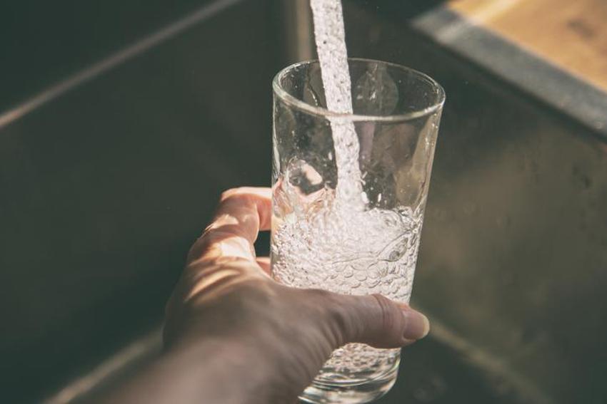 Su içmenin bilinmeyen faydaları! Günde kaç litre su içmek gerekiyor? Böbrek taşı, kalp damar, baş ağrısı...