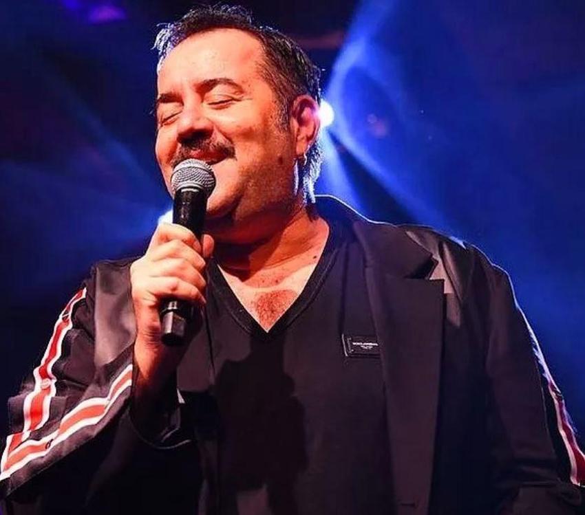 Ata Demirer'in zor anları! Yürümekte güçlük çekince arkadaşları koluna girdi
