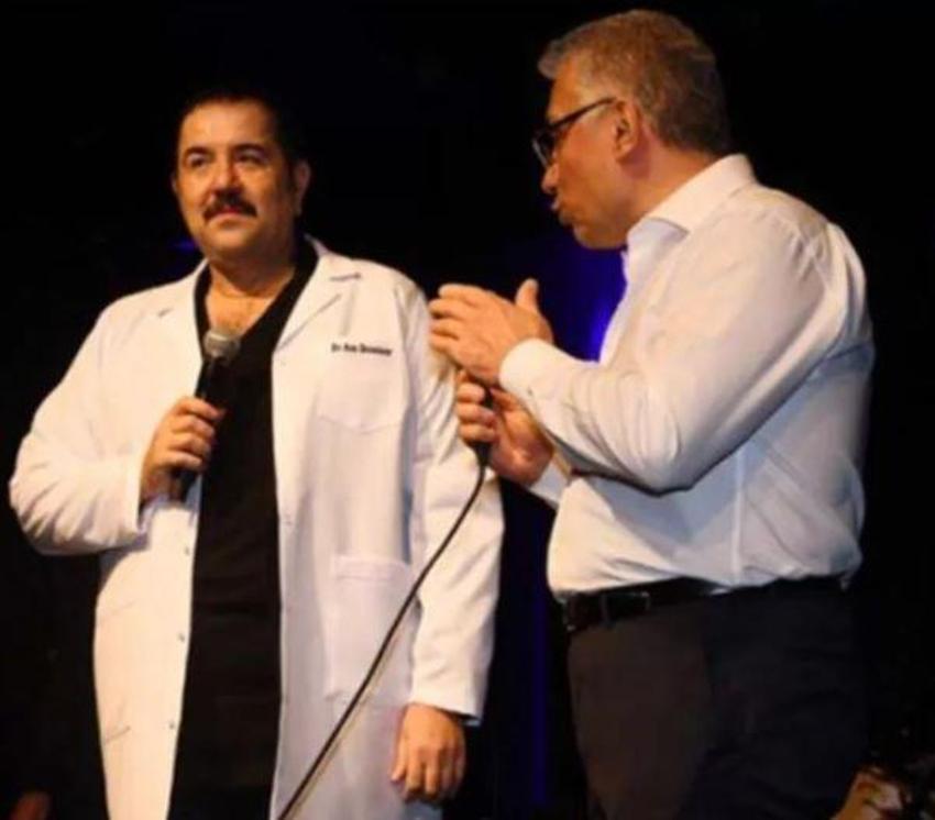 Ata Demirer'in zor anları! Yürümekte güçlük çekince arkadaşları koluna girdi
