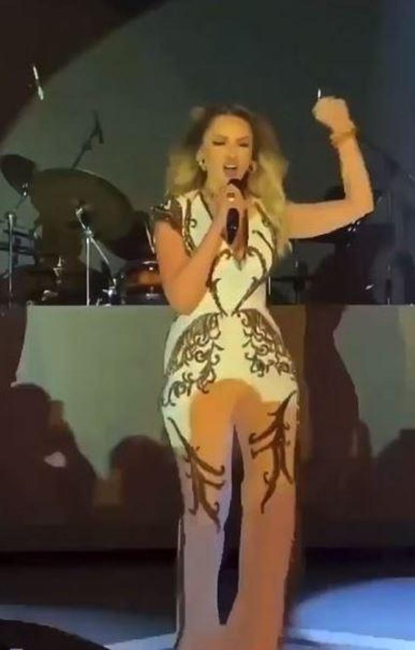 Hadise'nin son konserindeki yeni giyim tarzı gündem oldu! Yorum yağdı