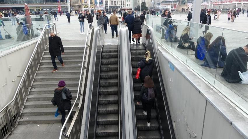 Taksim Metrosu’nda yürüyen merdiven çilesi!