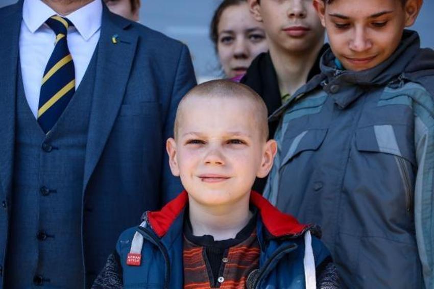 Ukrayna'dan tahliye edilen yetim çocuklar Antalya'ya geldi