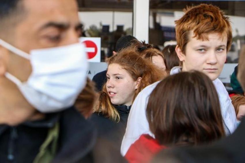 Ukrayna'dan tahliye edilen yetim çocuklar Antalya'ya geldi