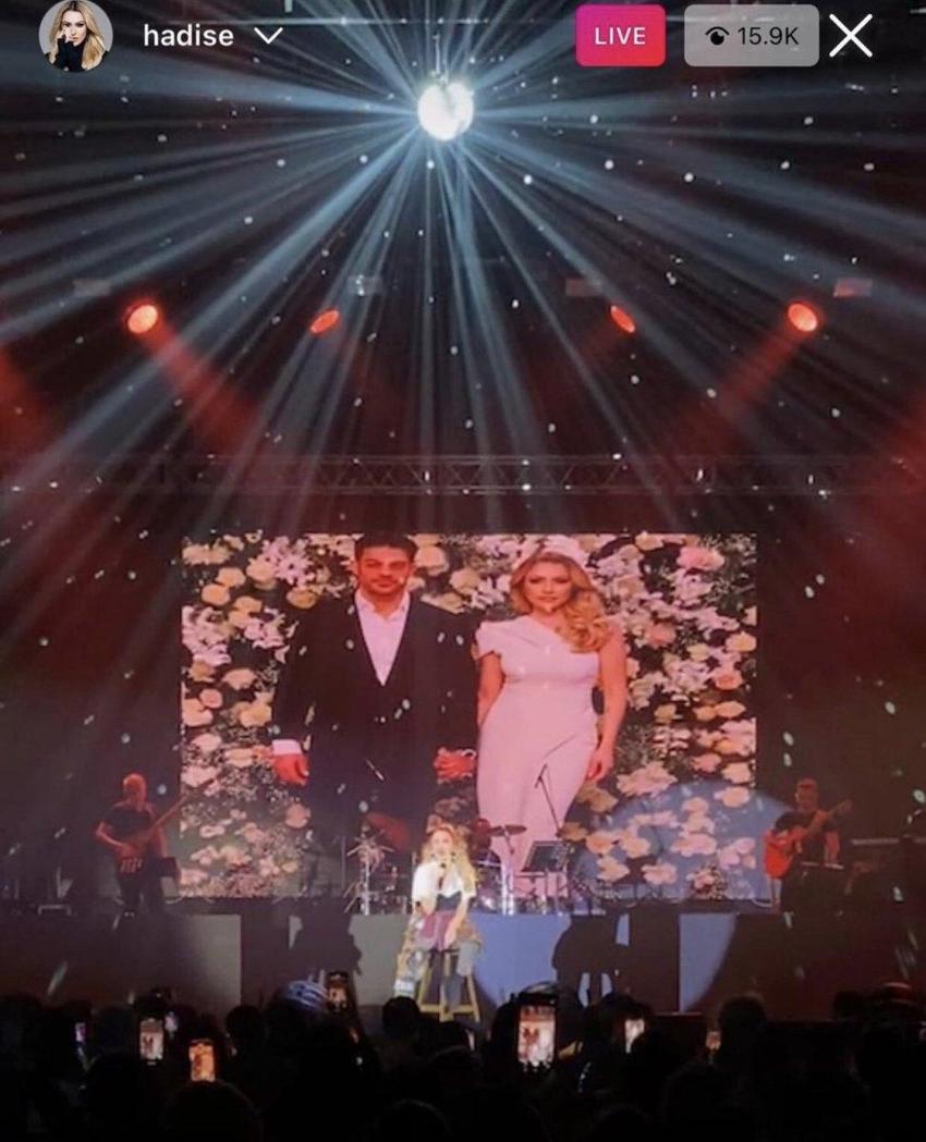 Şarkıcı Hadise nişandan fotoğraflarını konserinde paylaştı!