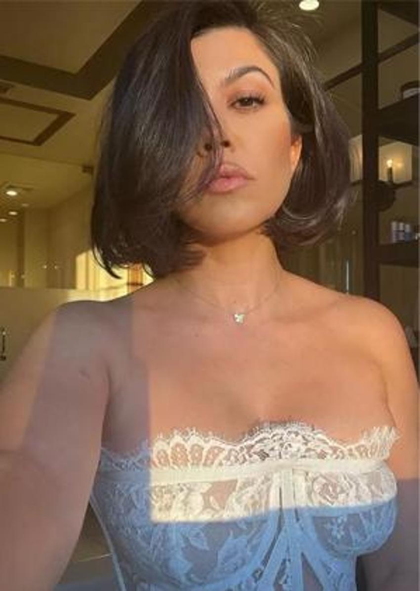 Kourtney Kardashian yatak odasından paylaştı!