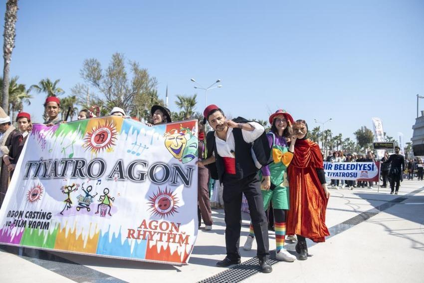 Mersin'de 'Dünya Tiyatro Günü' kutlandı