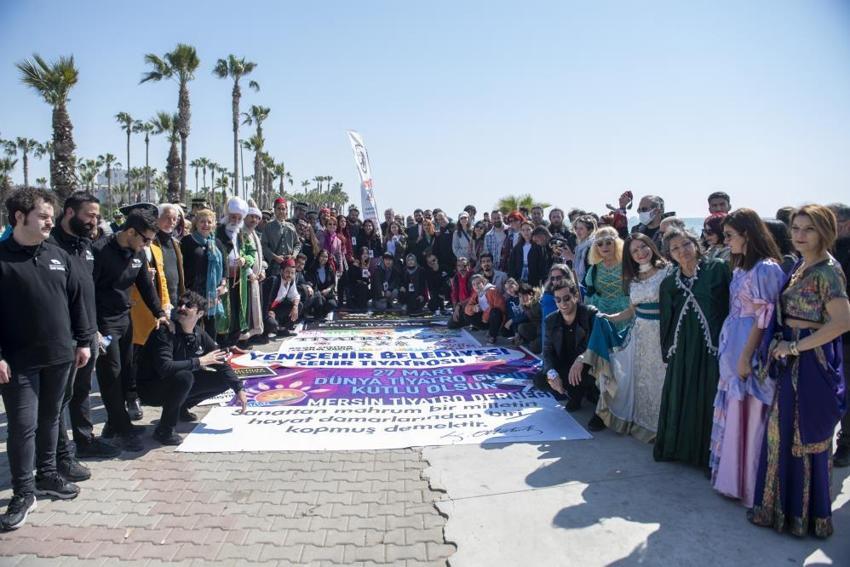 Mersin'de 'Dünya Tiyatro Günü' kutlandı