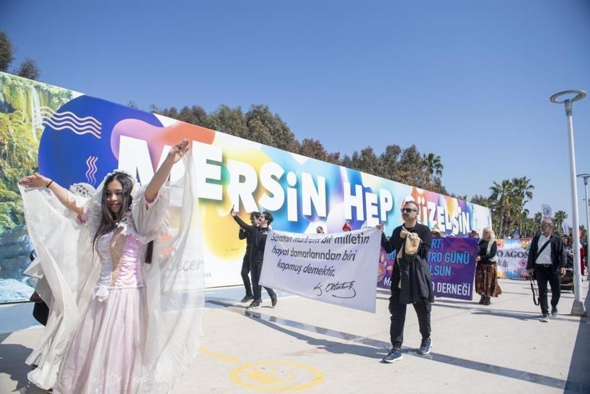 Mersin'de 'Dünya Tiyatro Günü' kutlandı