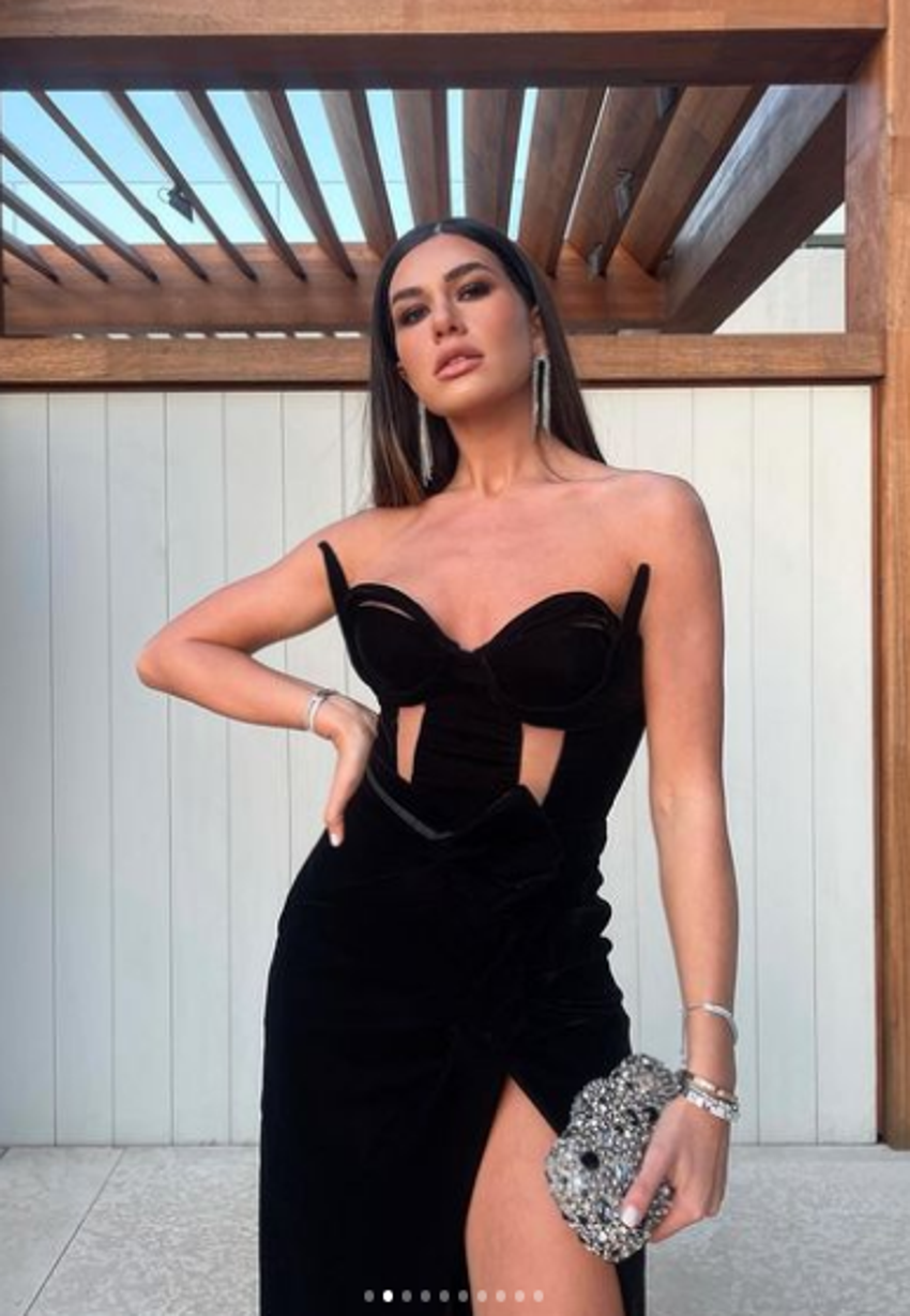 Sibil Çetinkaya, Dila Tarkan'ın düğününe yırtmacıyla damga vurdu!