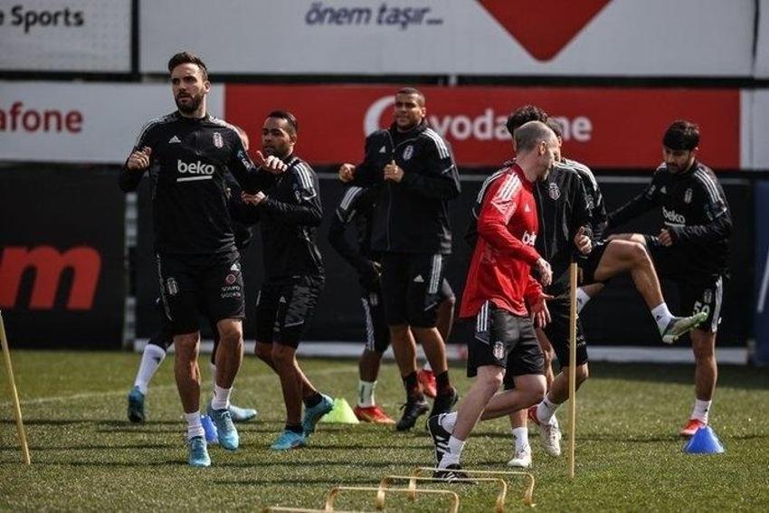 Beşiktaş, Galatasaray'ın eski yıldızına talip oldu Ahmet Nur Çebi görüşmelere başladı...
