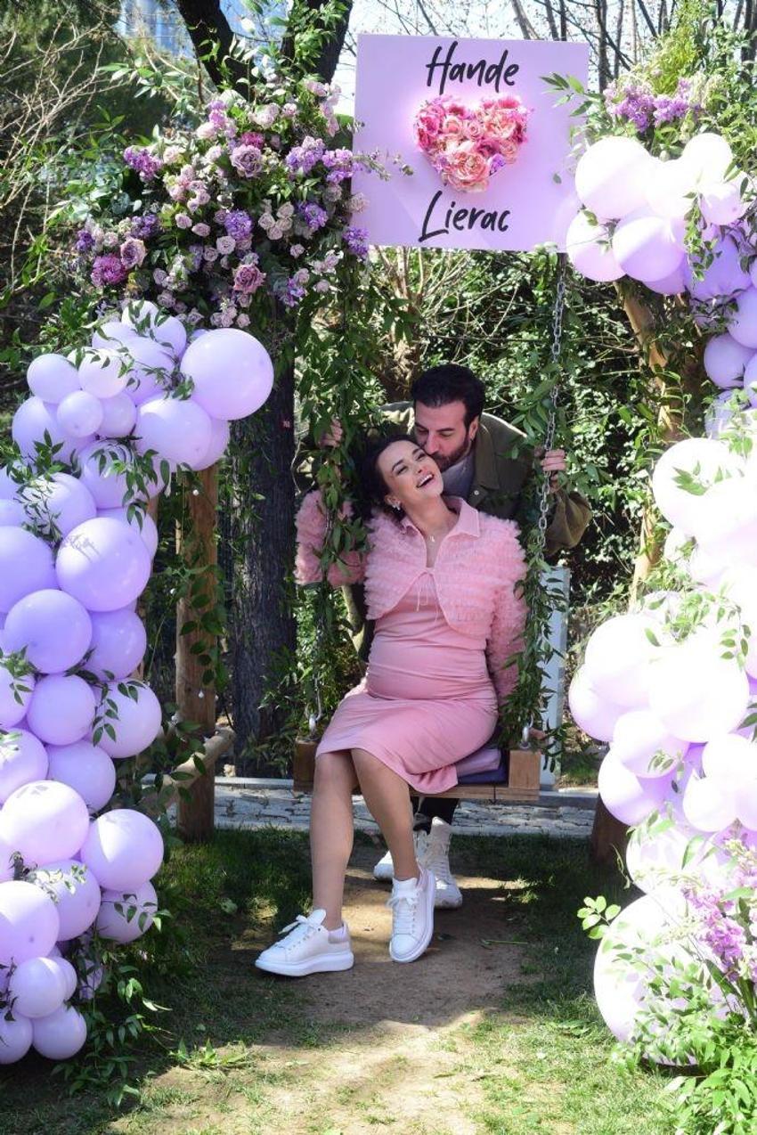 Hande Soral'dan eğlenceli baby shower partisi!