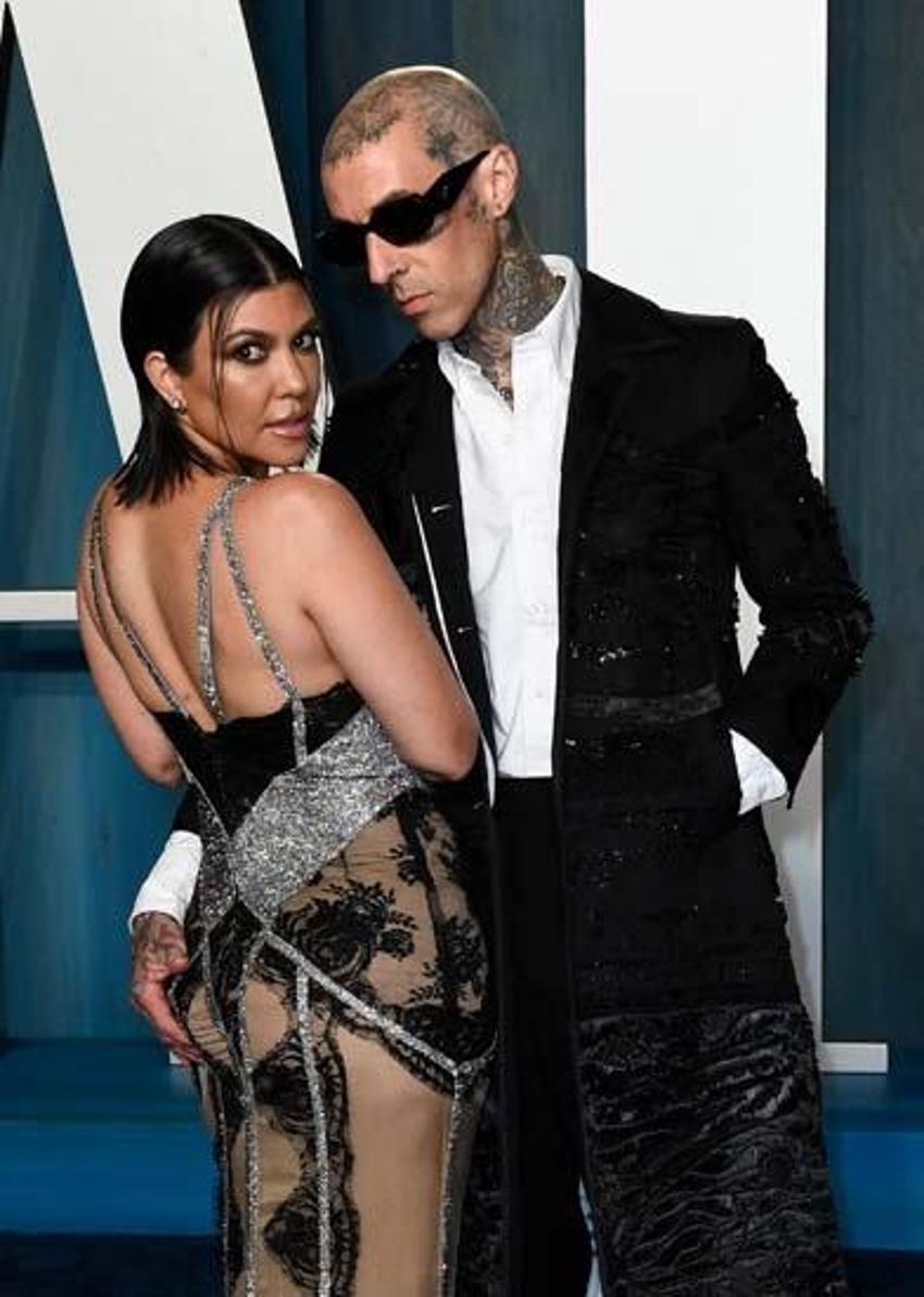 Kourtney Kardashian ve Travis Barker kırmızı halıya damga vuran isimlerdendi! Romantik anlar...