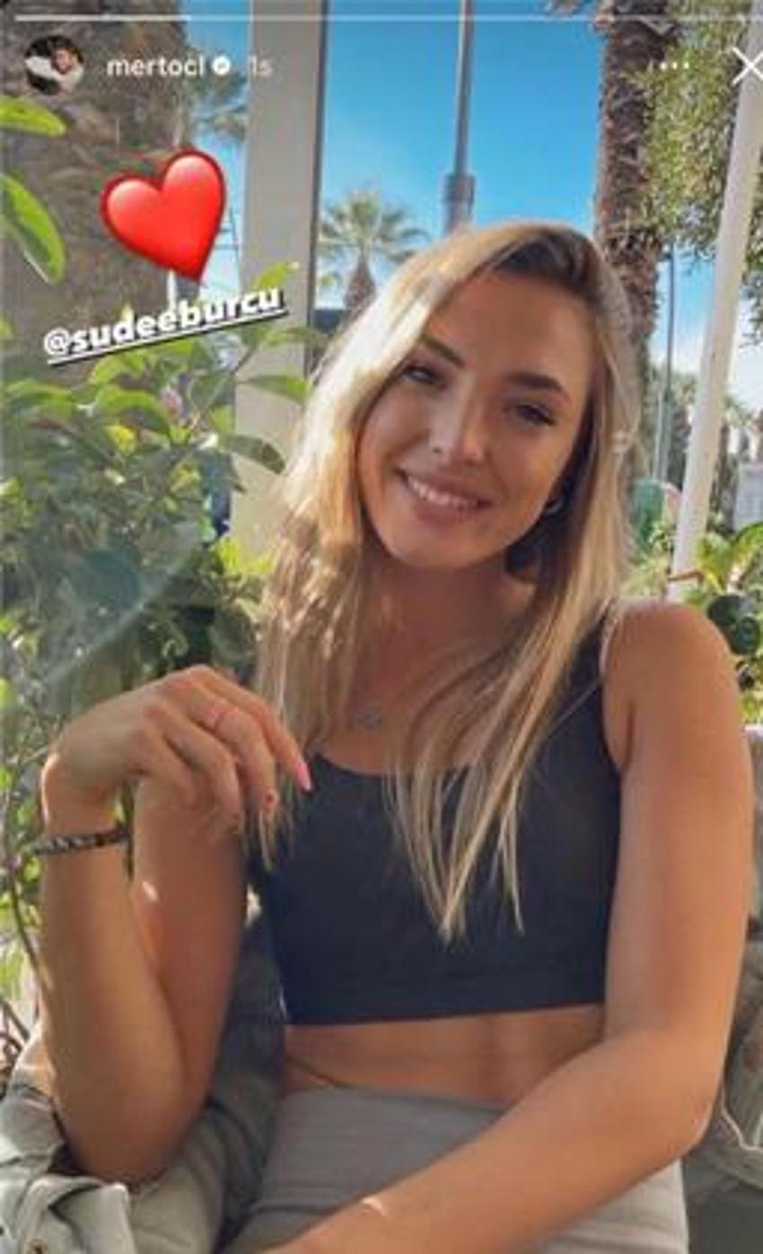 Survivor Sude'den Mert Öcal'a olay gönderme!