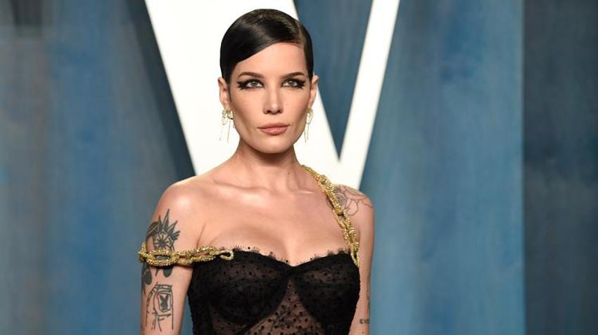 Halsey, Oscar'a Türk sevgilisi Alev Aydın ile katıldı! İddialı tarzıyla göz kamaştırdı...