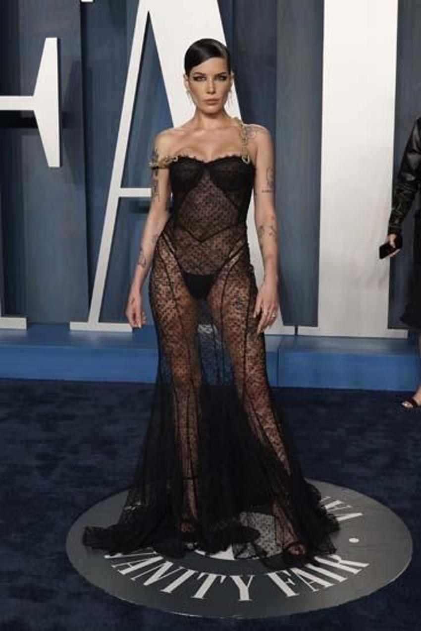 Halsey, Oscar'a Türk sevgilisi Alev Aydın ile katıldı! İddialı tarzıyla göz kamaştırdı...