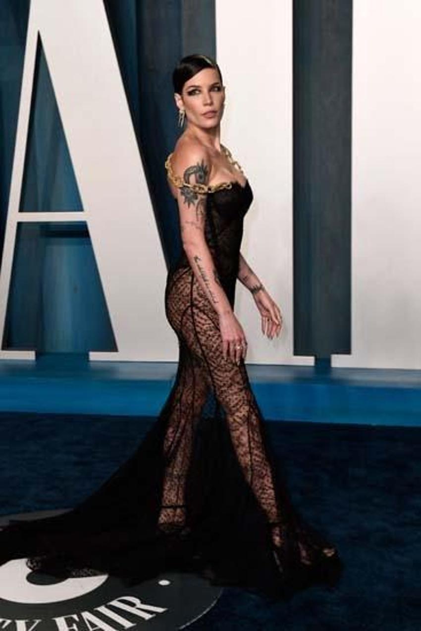 Halsey, Oscar'a Türk sevgilisi Alev Aydın ile katıldı! İddialı tarzıyla göz kamaştırdı...