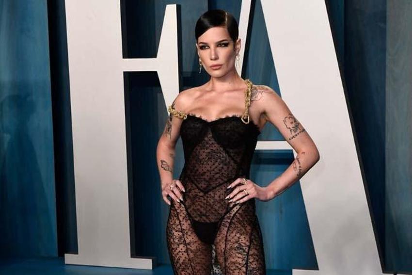 Halsey, Oscar'a Türk sevgilisi Alev Aydın ile katıldı! İddialı tarzıyla göz kamaştırdı...