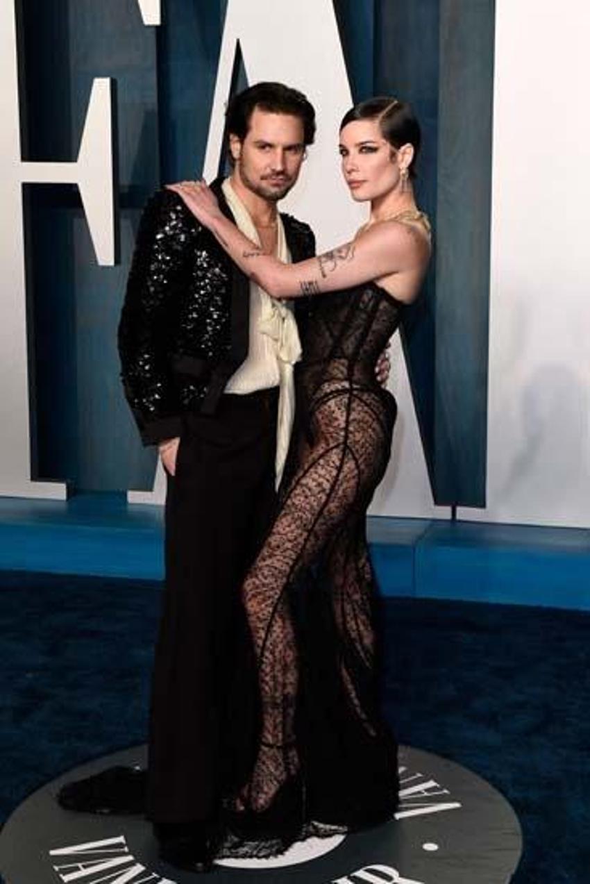 Halsey, Oscar'a Türk sevgilisi Alev Aydın ile katıldı! İddialı tarzıyla göz kamaştırdı...