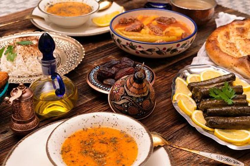 Aç ve susuz kalmamak için iftar ve sahurda ne yemeliyiz