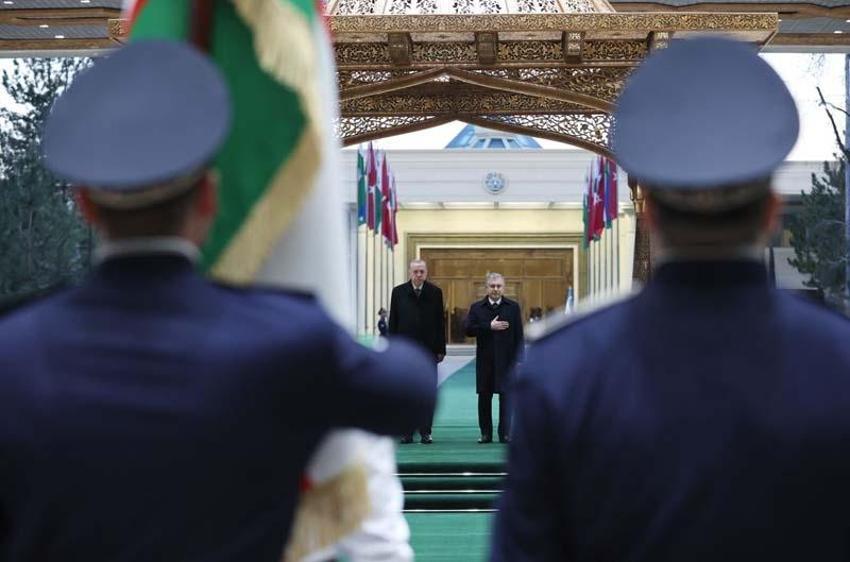 Cumhurbaşkanı Erdoğan, Özbekistan’da resmi törenle karşılandı
