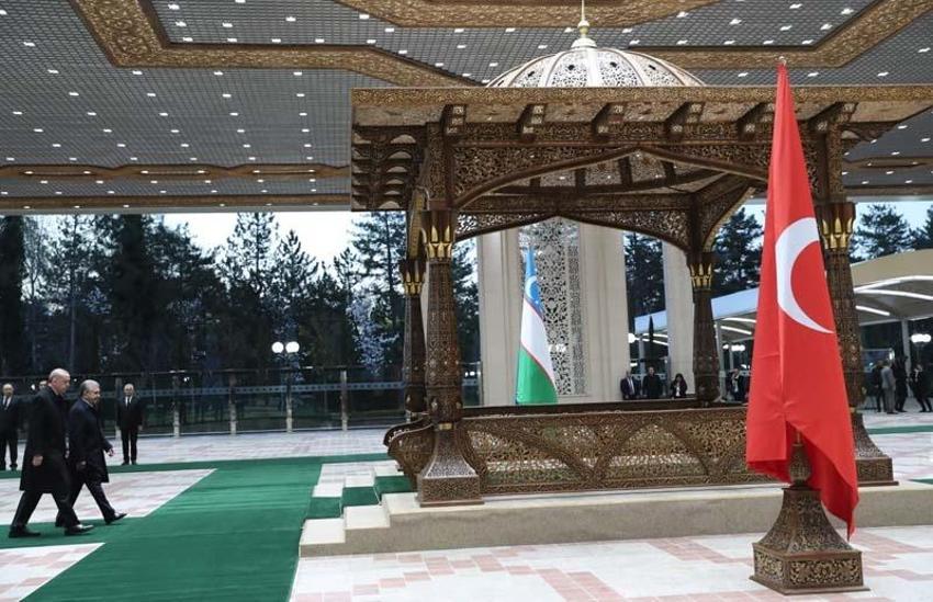 Cumhurbaşkanı Erdoğan, Özbekistan’da resmi törenle karşılandı