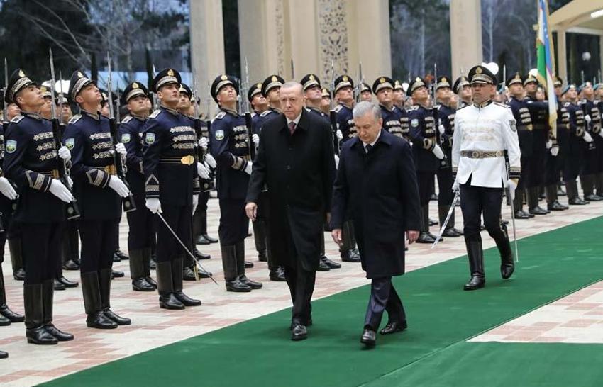Cumhurbaşkanı Erdoğan, Özbekistan’da resmi törenle karşılandı