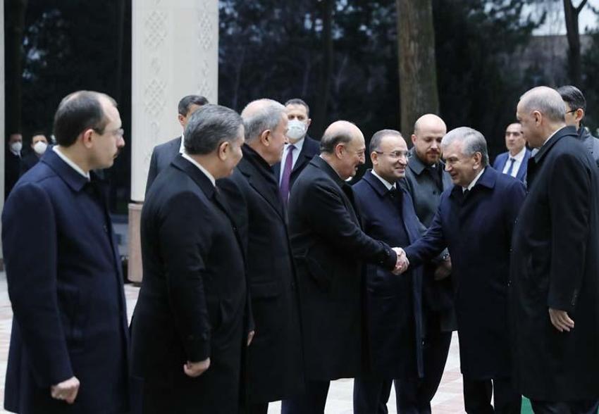 Cumhurbaşkanı Erdoğan, Özbekistan’da resmi törenle karşılandı