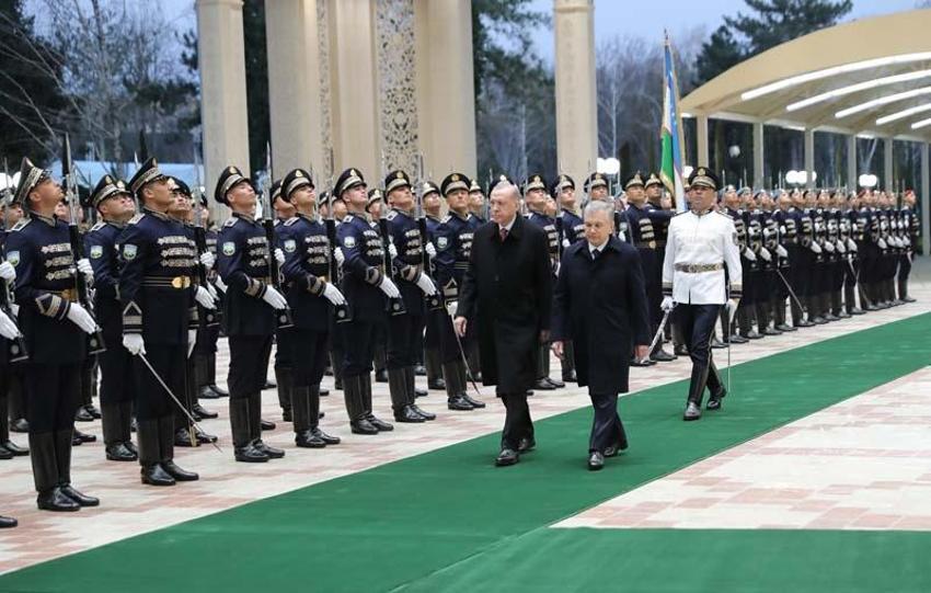 Cumhurbaşkanı Erdoğan, Özbekistan’da resmi törenle karşılandı
