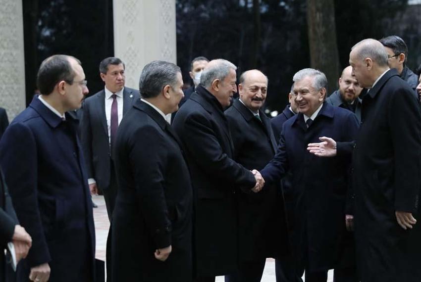 Cumhurbaşkanı Erdoğan, Özbekistan’da resmi törenle karşılandı